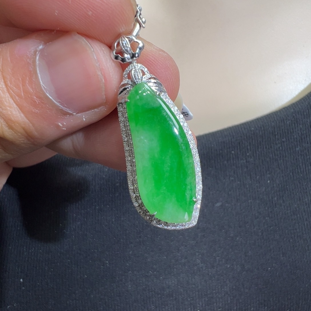 翡翠吊坠(不含链)18K金镶嵌