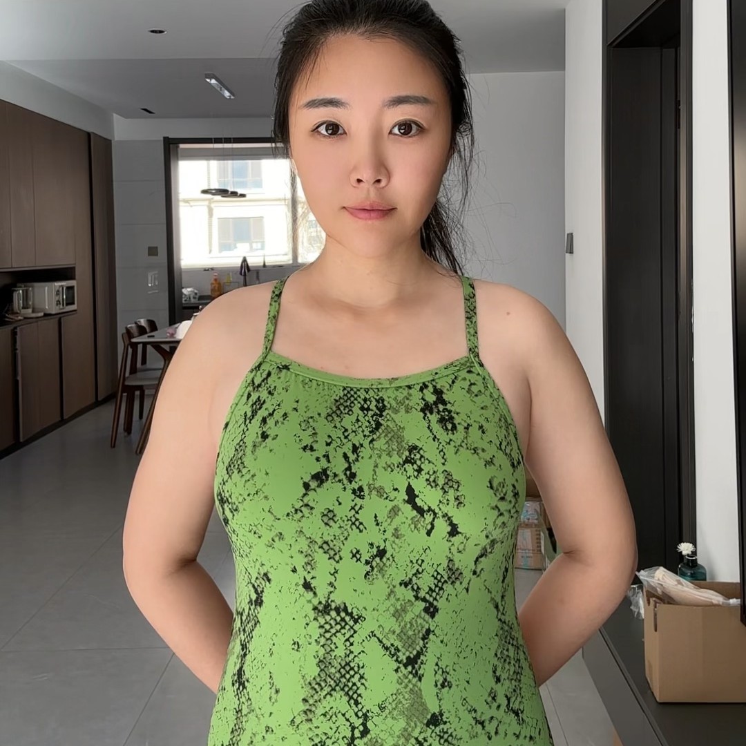 连体泳衣女2025新款专业运动竞速游泳馆泡温泉三角速干防氯游泳衣