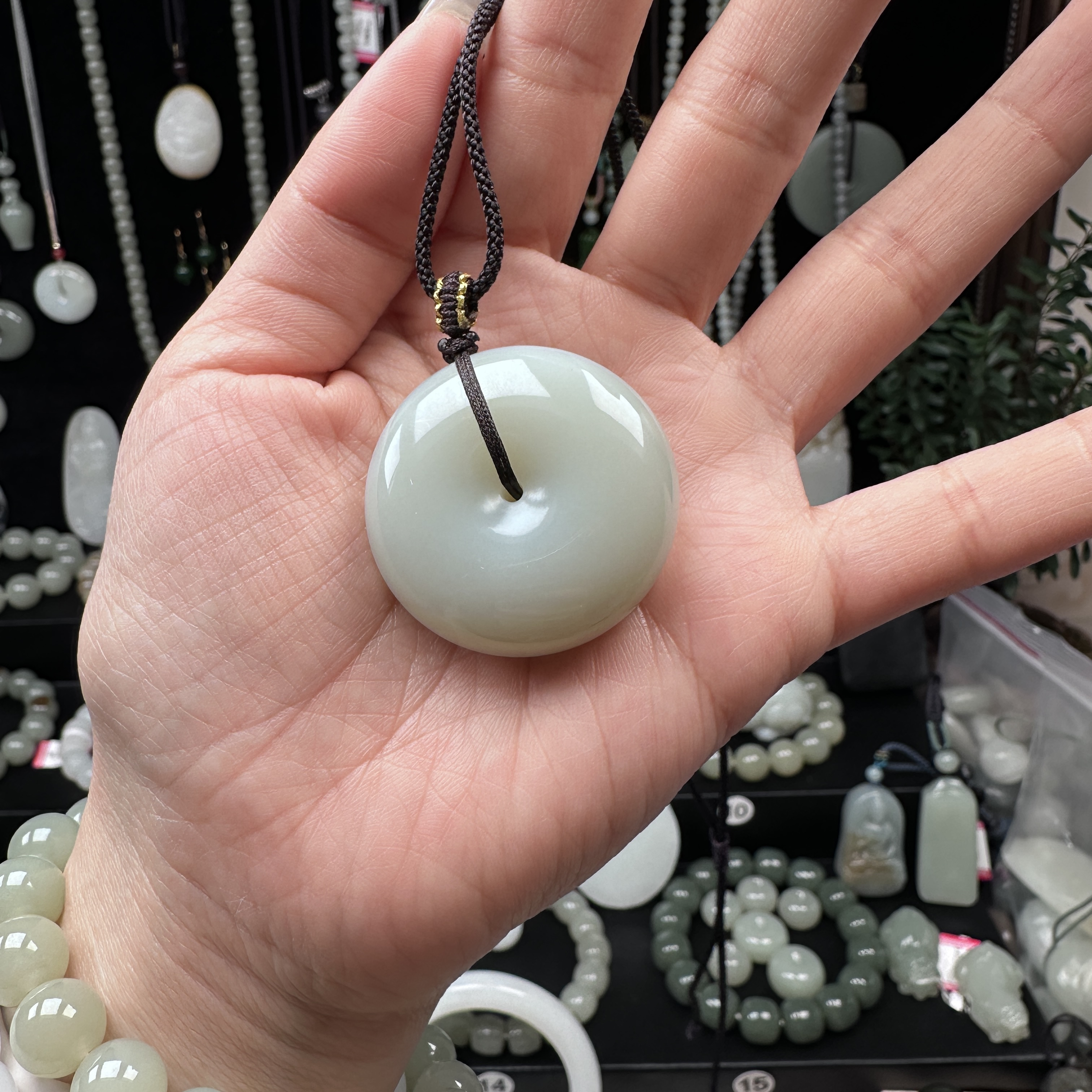 天然和田玉新疆且末高青白平安扣