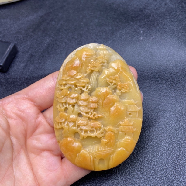大件厚装精雕黄翡山水牌天然翡翠a货挂件 尺寸75×52.4×10.5mm