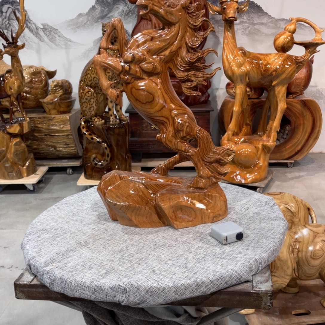 香樟木刘*香樟木手工雕刻马