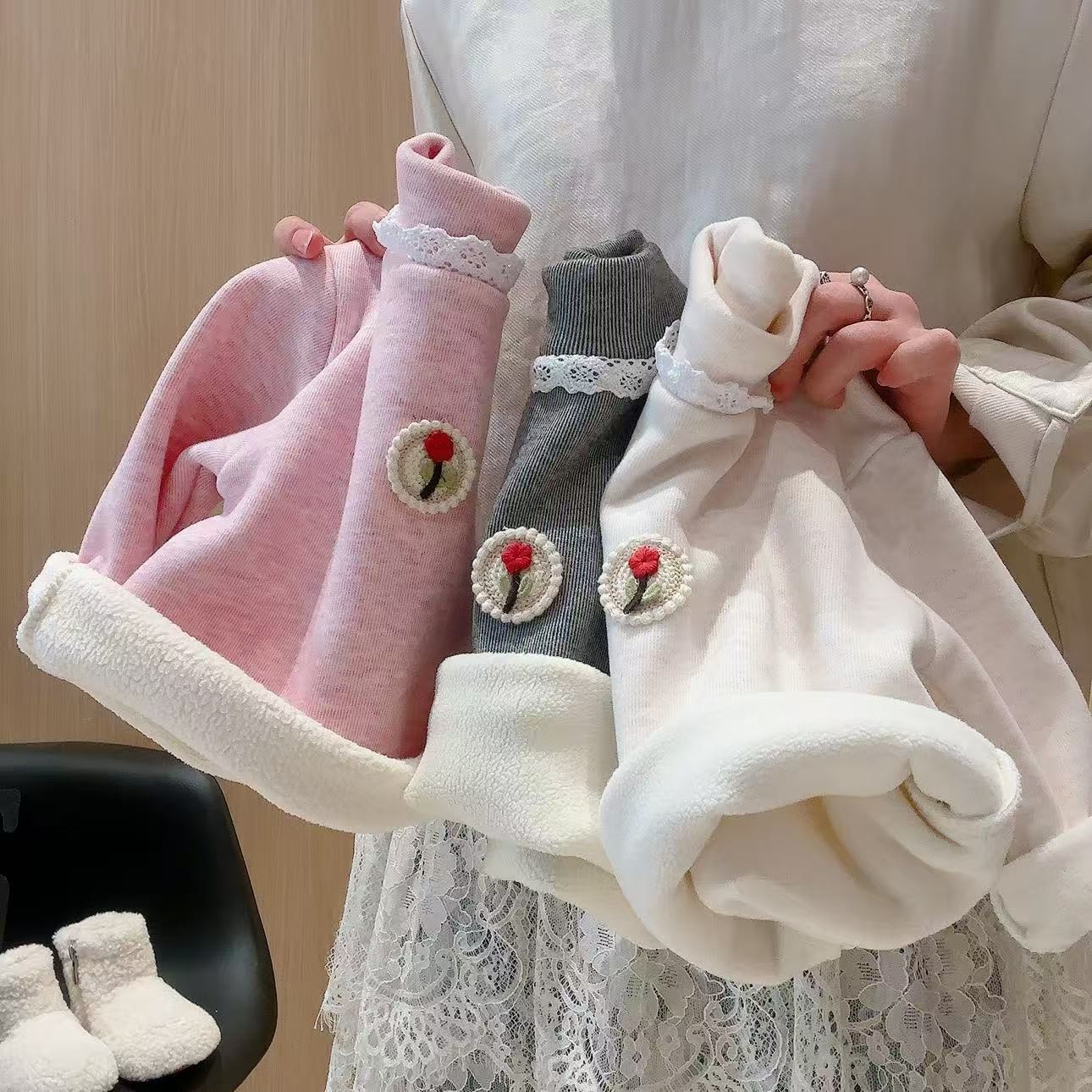 女童秋冬加厚500克保暖打底衫儿童蕾丝小花一体绒洋气百搭上衣