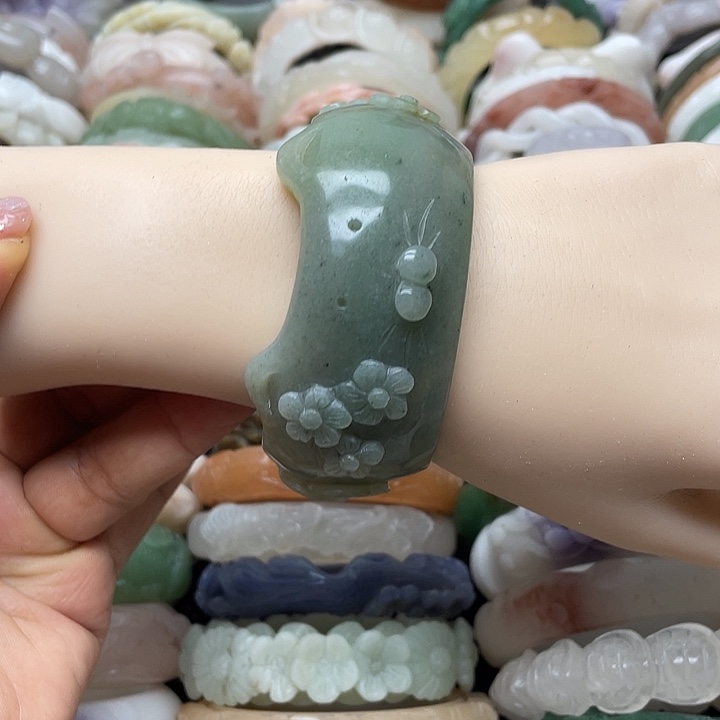 石英岩玉手镯未镶嵌