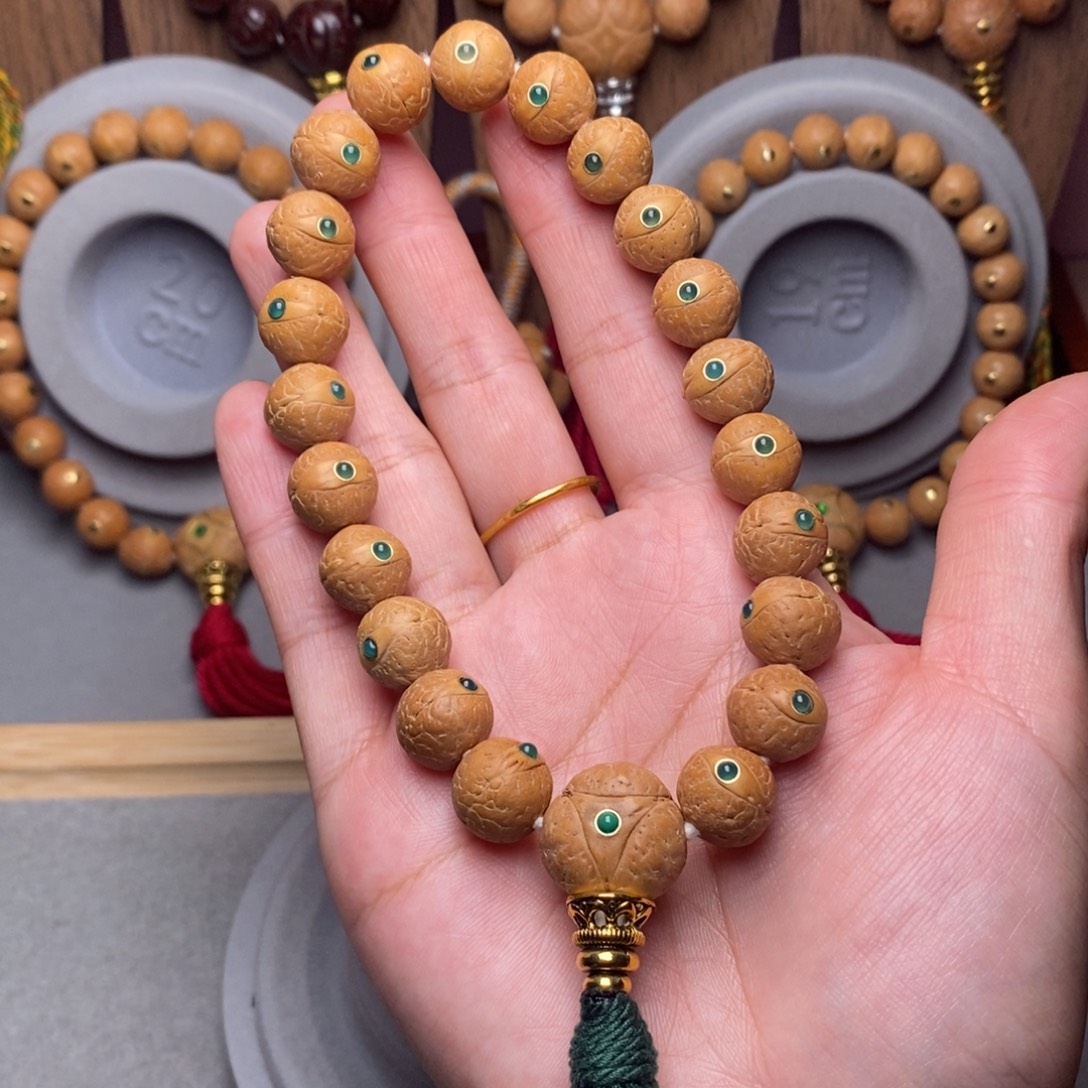 L***n凤眼菩提手串12mm➕绿宝石