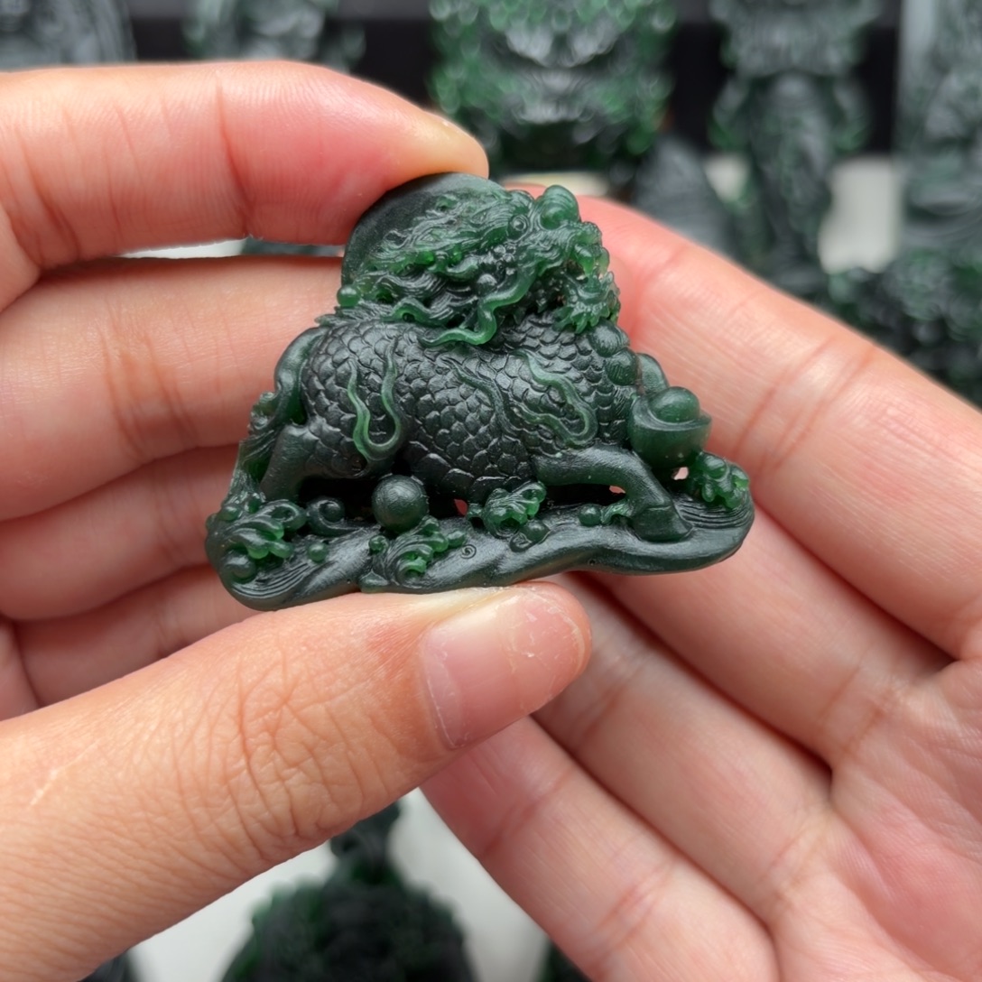 定制翡翠未镶嵌麒麟