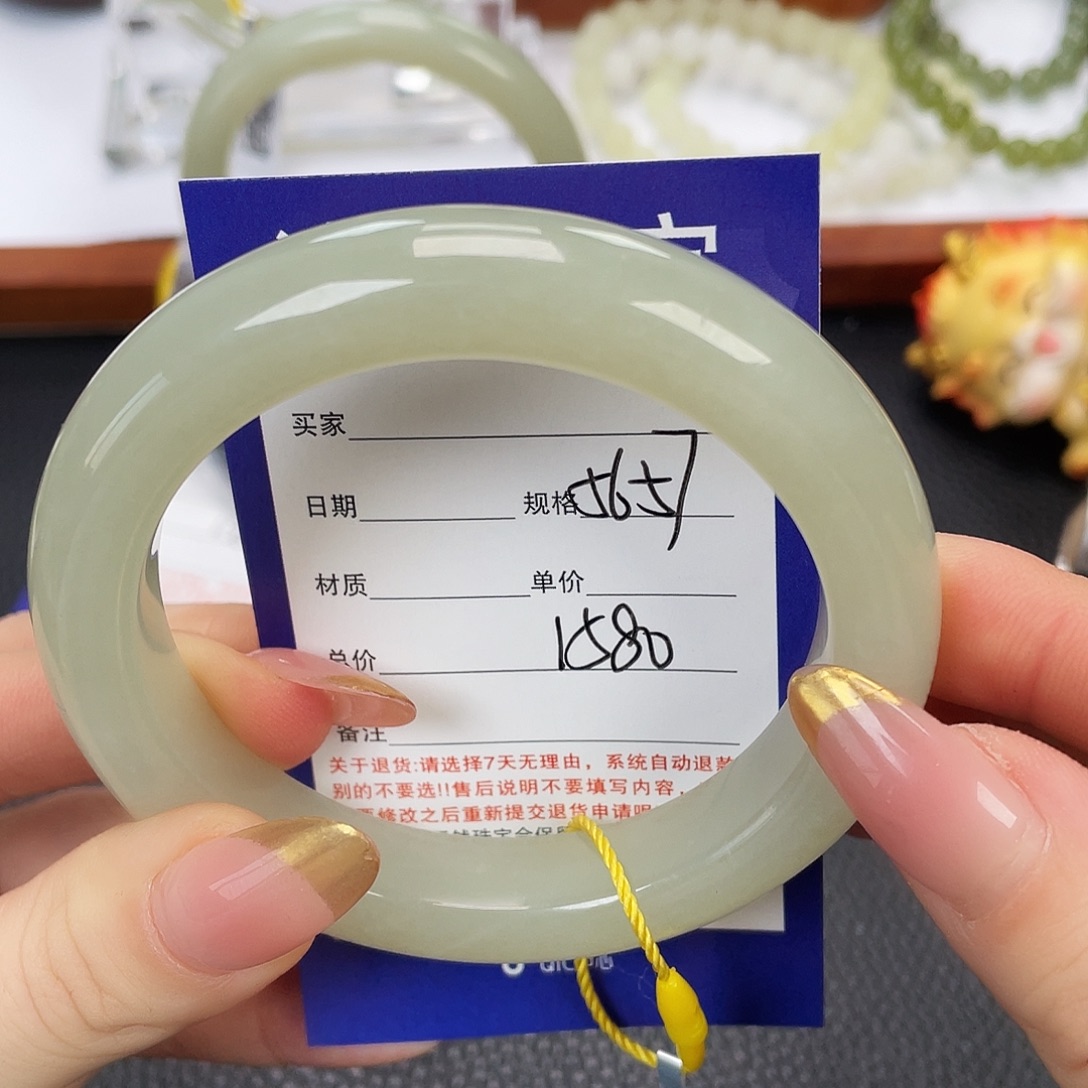 和田玉未镶嵌手镯