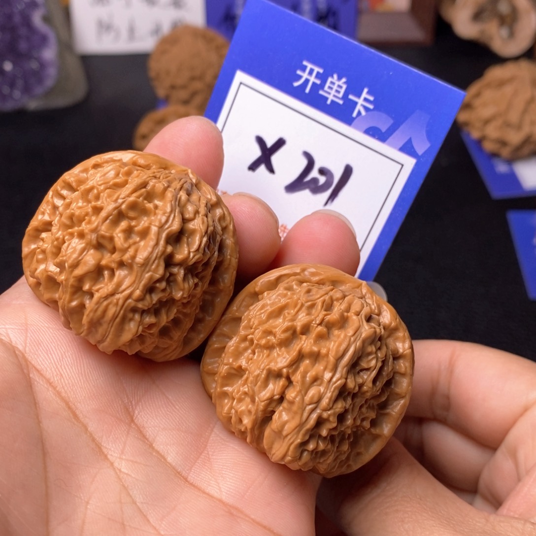 文玩核桃把件40白狮子x201