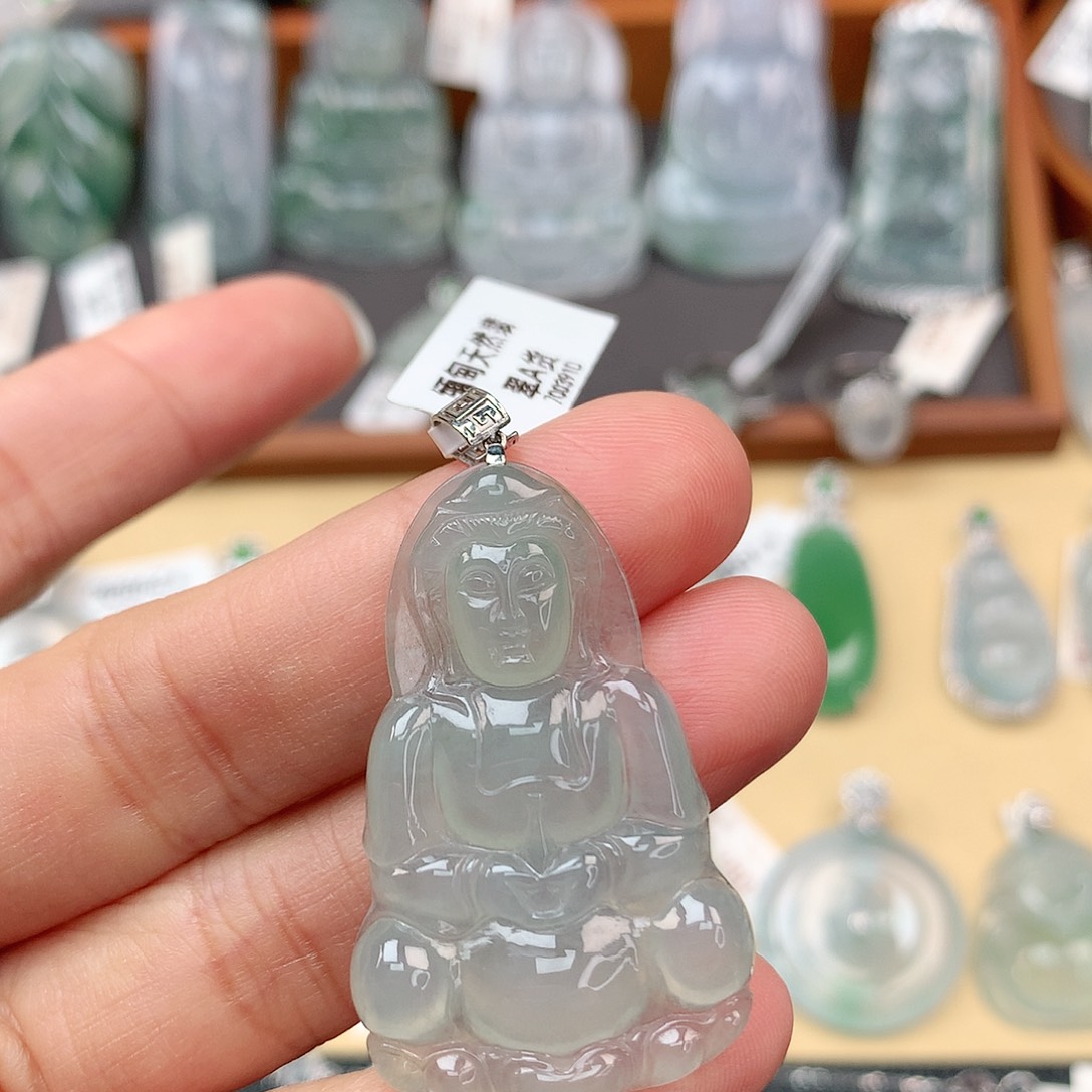 翡翠颈饰18K金镶嵌观音