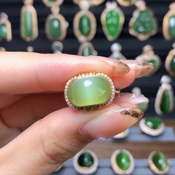 和田玉首饰18K金镶嵌