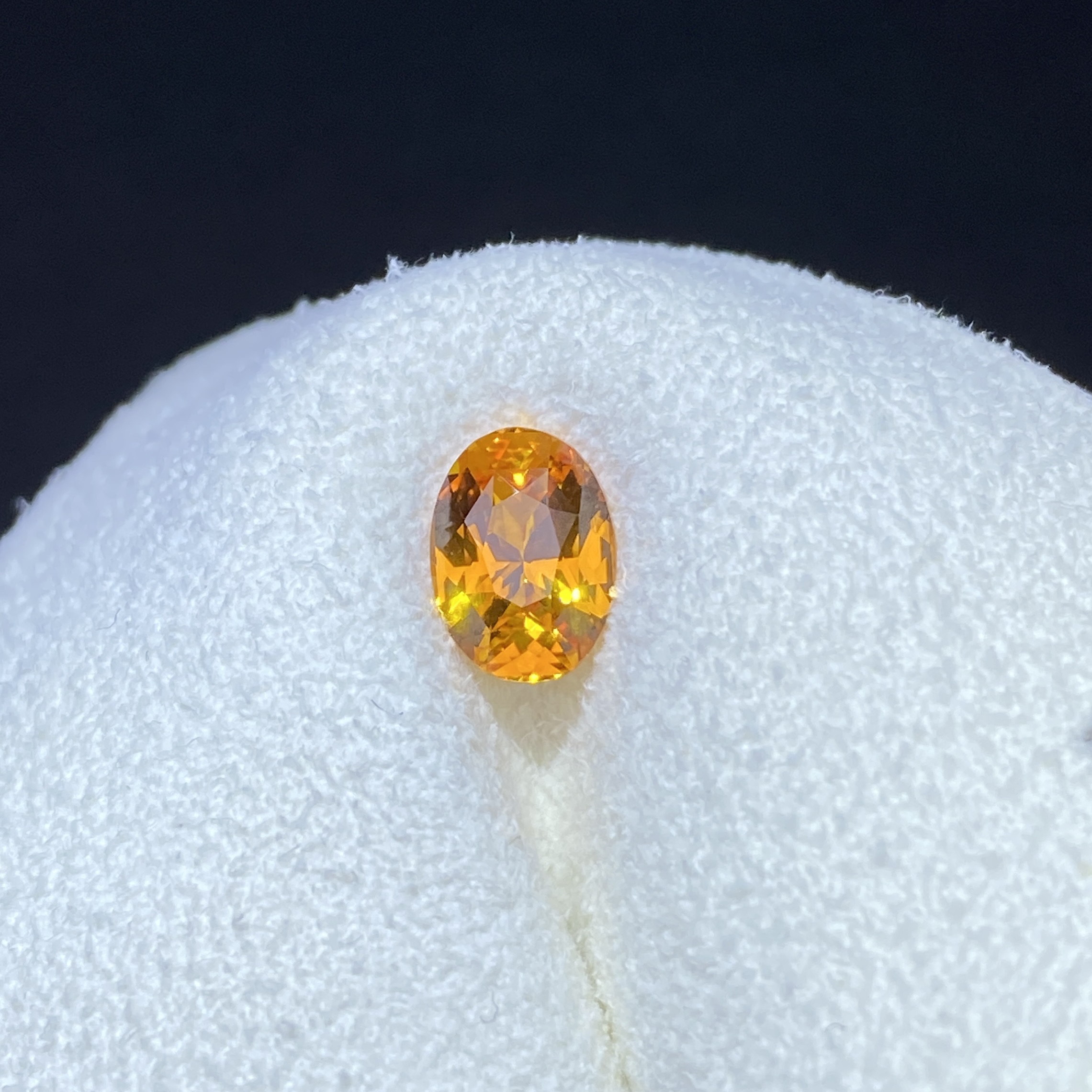 25J033 有烧橘色蓝宝石 1.58克拉