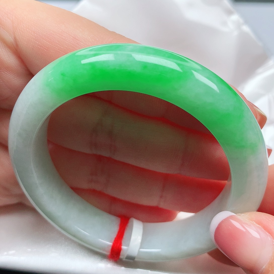 翡翠未镶嵌手镯辣阳绿31捡漏