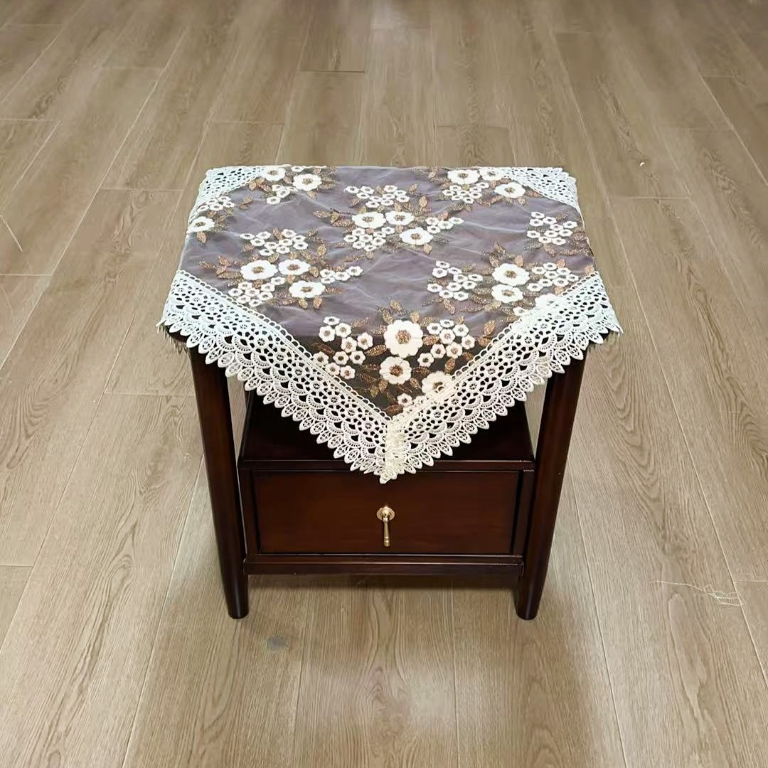 B62 牛奶丝棕色小花 (60X60cm方）床头柜，沙发扶手，微波炉烤箱盖巾
