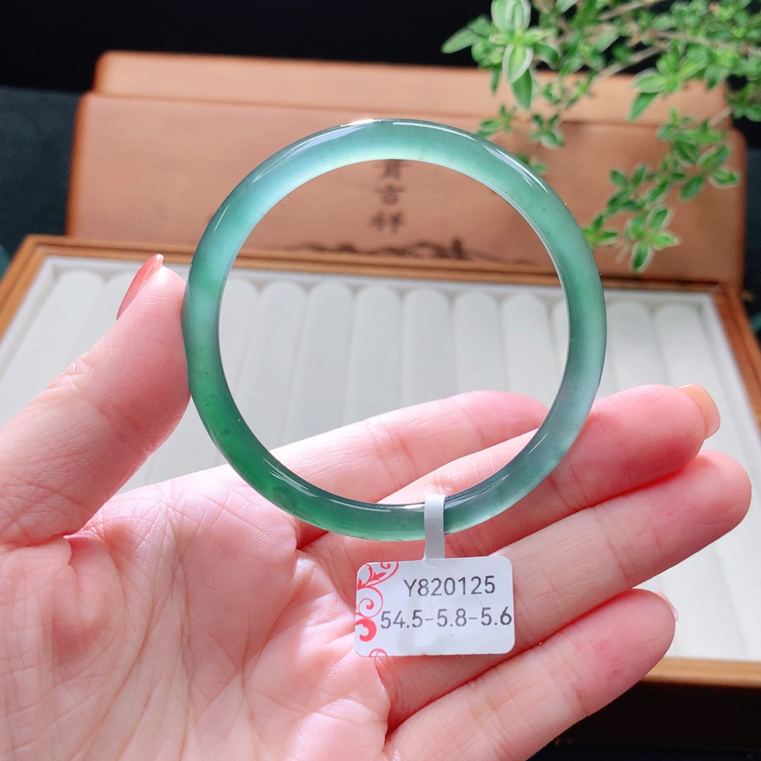 未镶嵌手镯（圆镯）翡翠