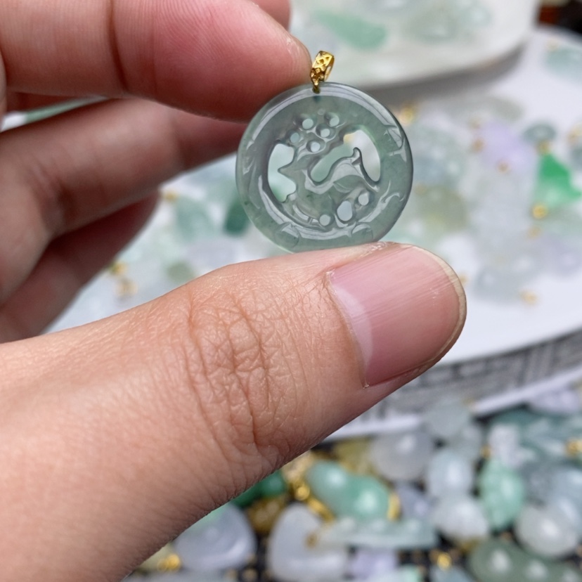 【闪购商品】翡翠吊坠(不含链)18K金镶嵌鹿牌