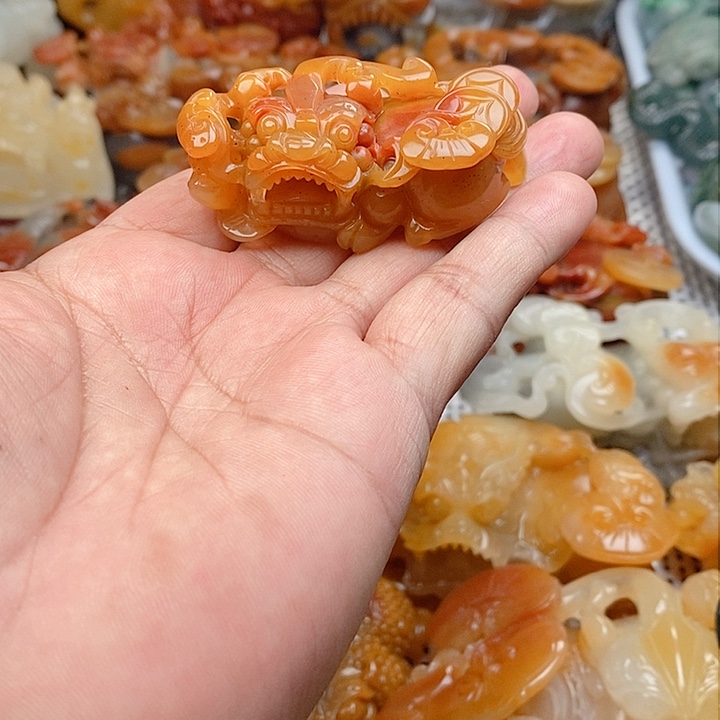 石英质玉（黄龙玉）颈饰未镶嵌东****店