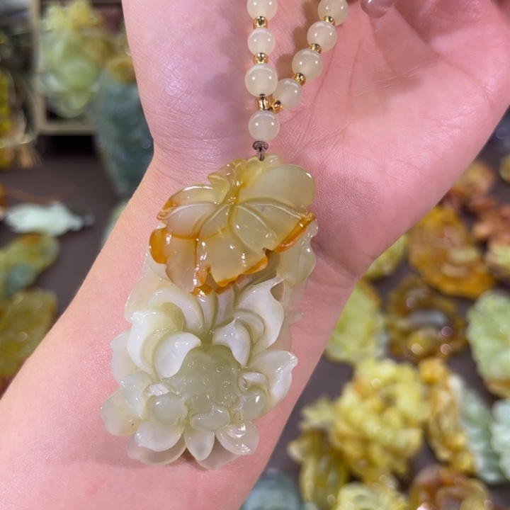 未镶嵌蛇纹石玉颈饰