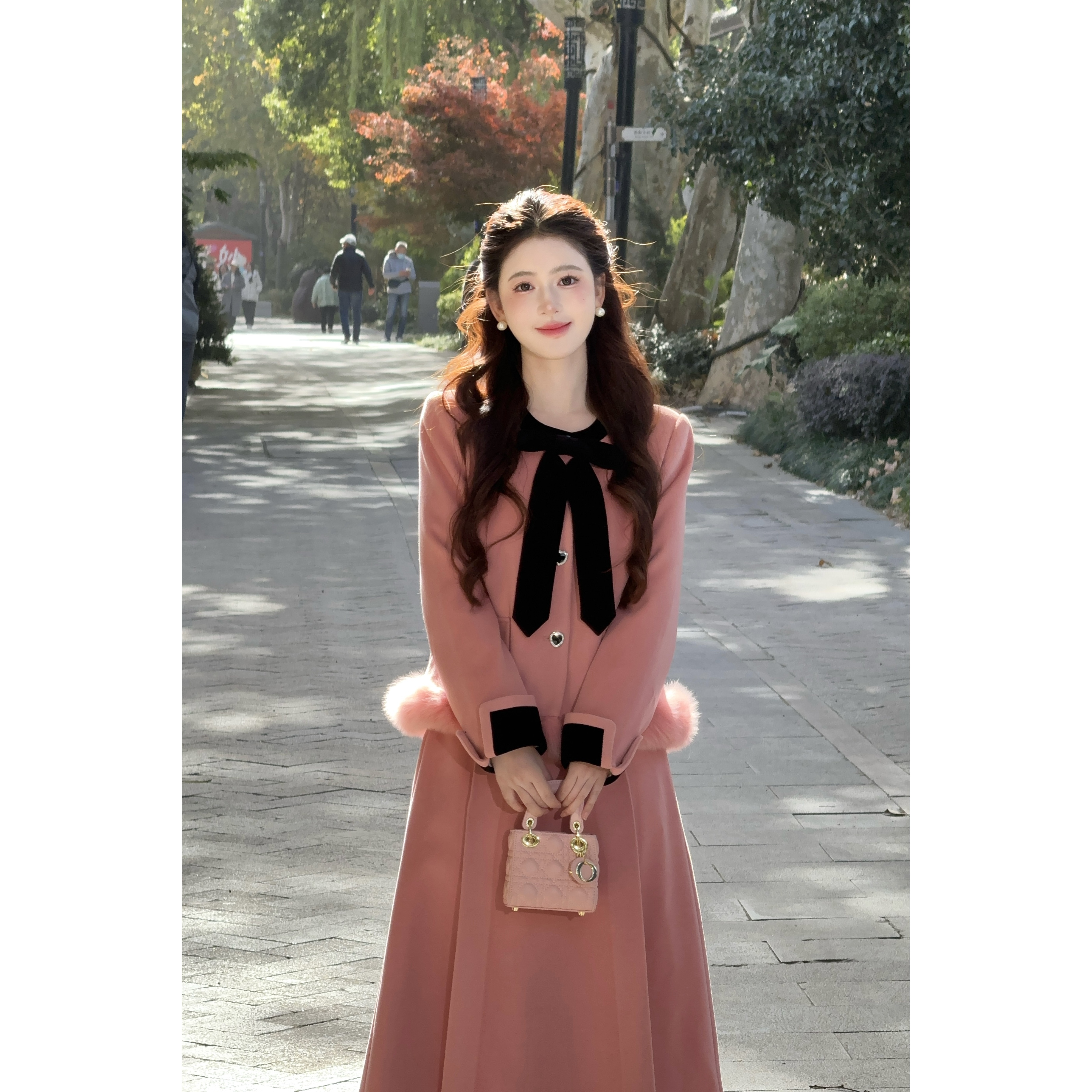 LiLi李李家【海德堡情书】韩系温柔风羽绒服黑粉色套装XMZH10677