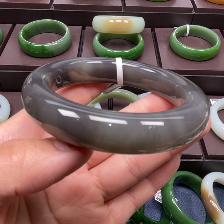 和田玉未镶嵌手镯