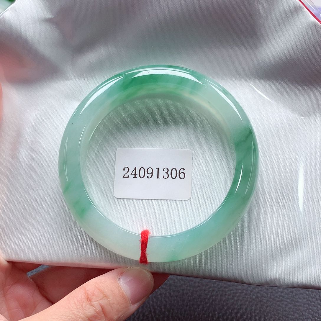 翡翠手镯未镶嵌天然A货翡翠手镯