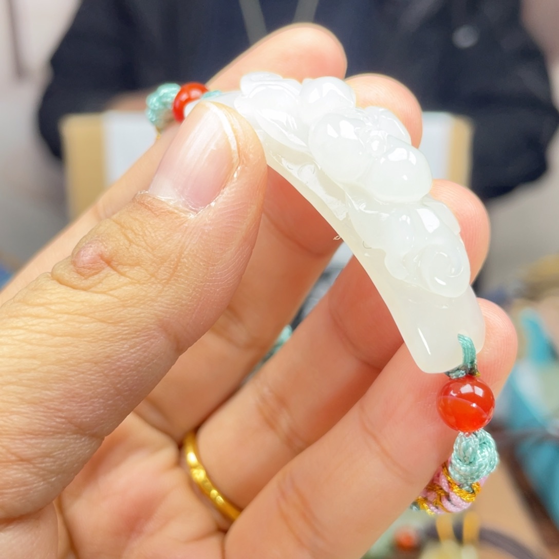 和田玉颈饰未镶嵌