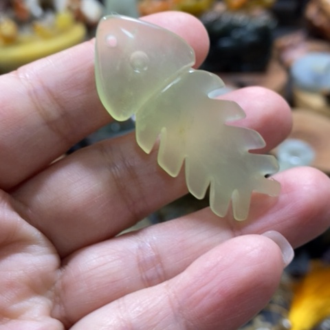 蛇纹石玉手把或挂件未镶嵌