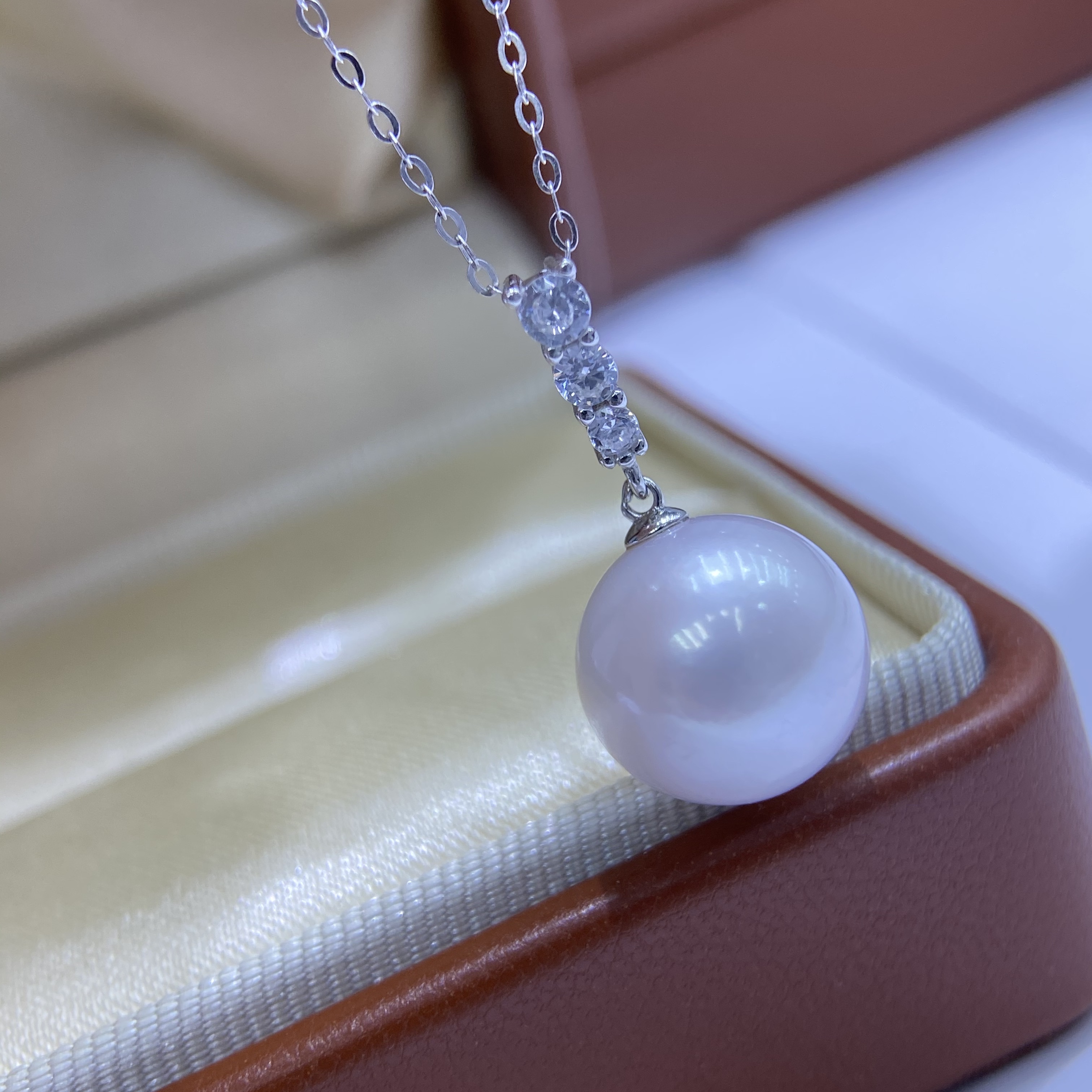 天然淡水珍珠吊坠正圆极微瑕强光冷白皮11-12mm戴妃大龙珠吊坠