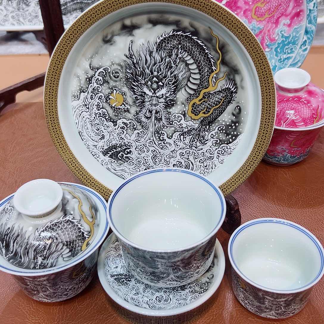 摆件景德镇陶瓷学院等多家单位建立