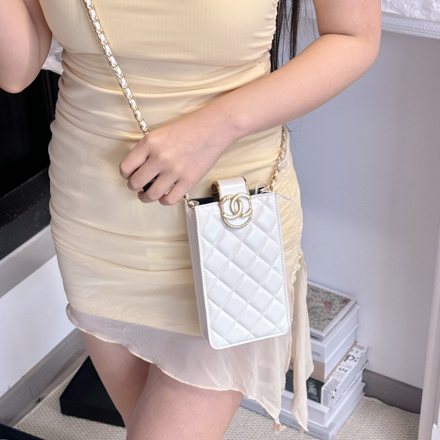 95新 Chanel/香奈儿 chanel22b羊皮手机包链条斜挎包芯片款