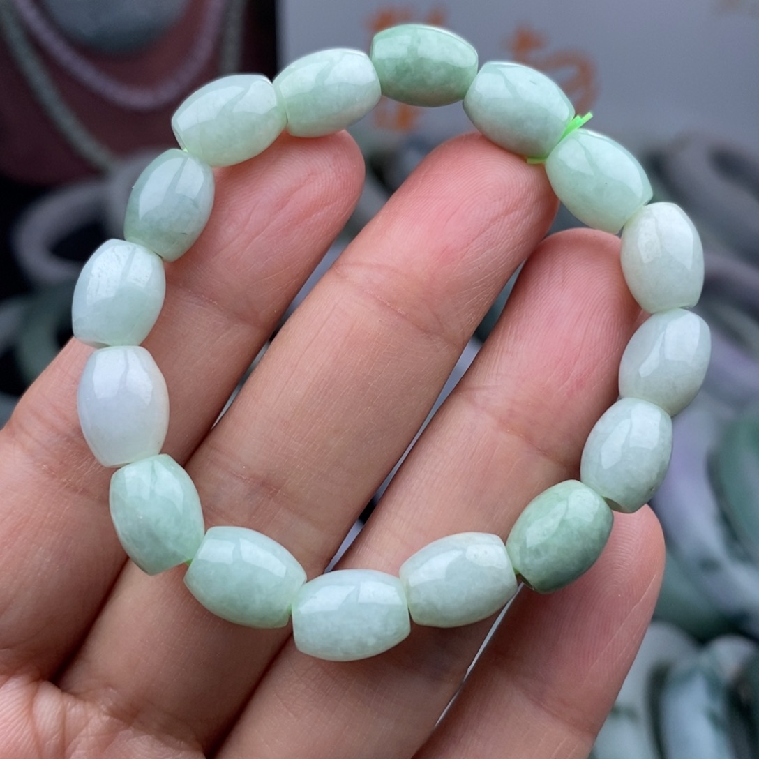 翡翠颈饰未镶嵌手串