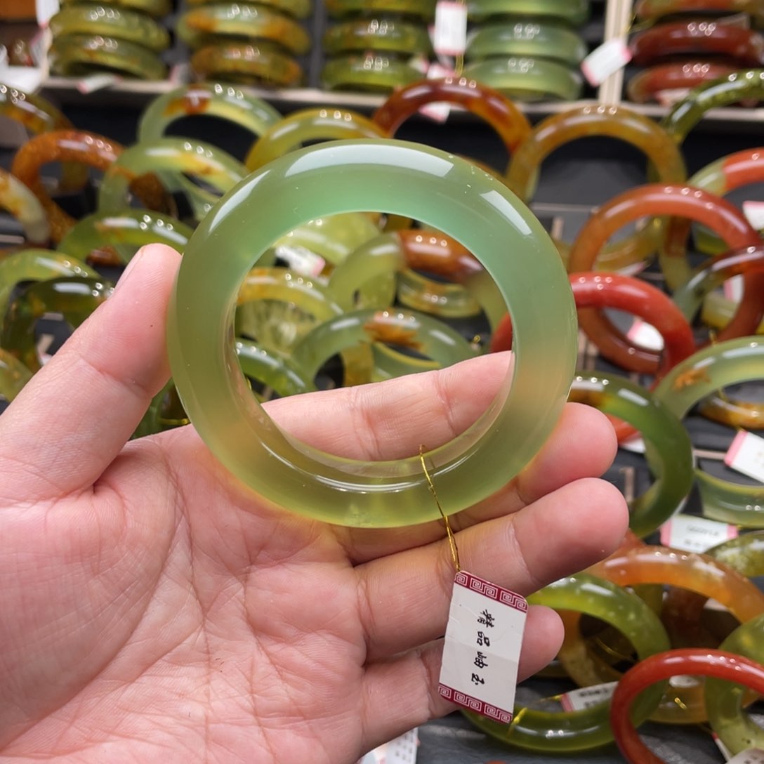 蛇纹石玉手镯未镶嵌