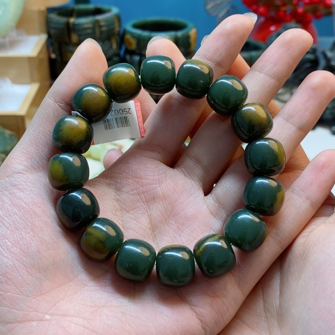 透闪石质玉手串未镶嵌L****S