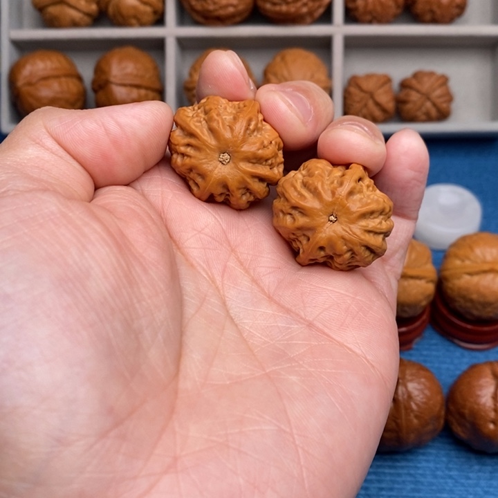 满***红把件文玩核桃精品小手捻