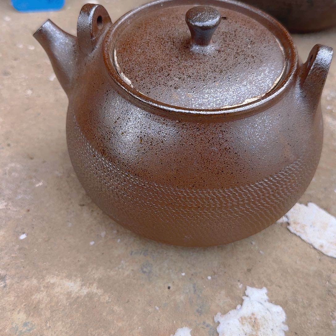 鱼***?龙窑柴烧提梁壶，壶嘴小磕，人工痕迹