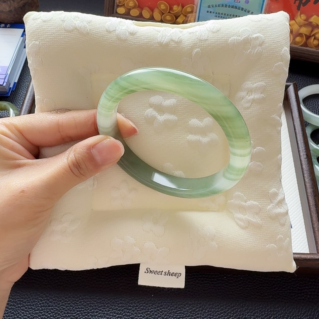 寒***烟石英质玉未镶嵌手镯