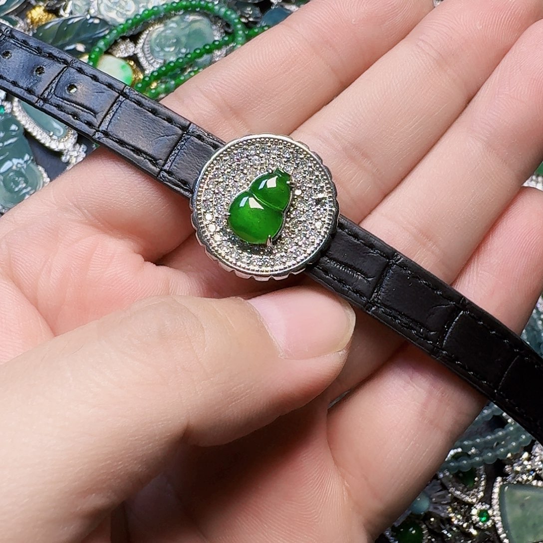 翡翠未镶嵌颈饰天然A货翡翠放漏