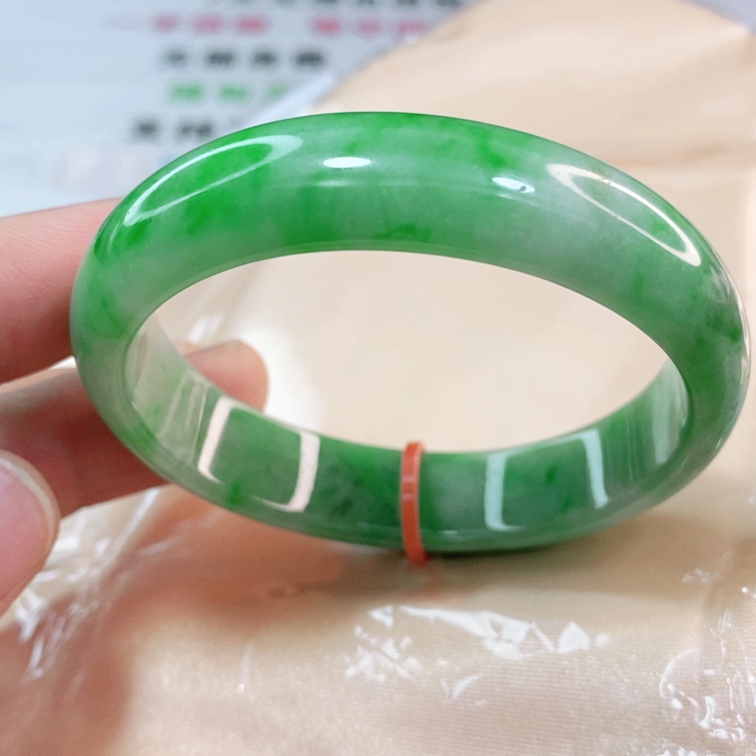 翡翠手镯未镶嵌53圈口贵妃