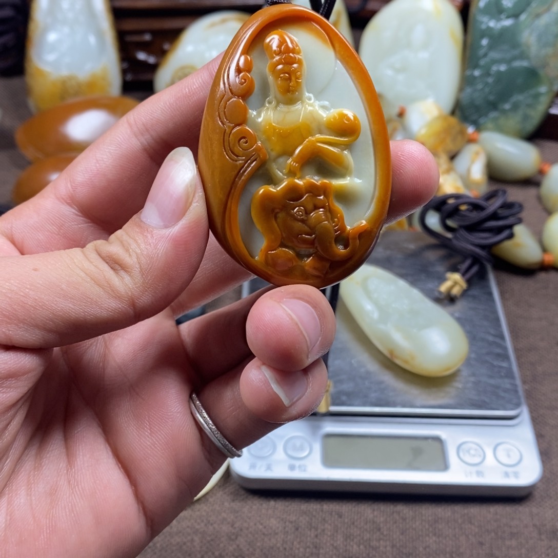 王***吉和田玉未镶嵌挂件