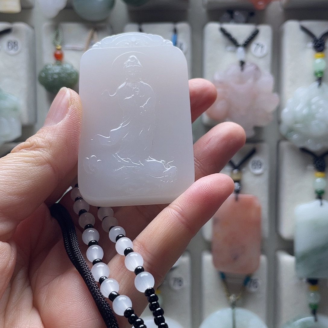 蛋***盉石英质玉未镶嵌颈饰