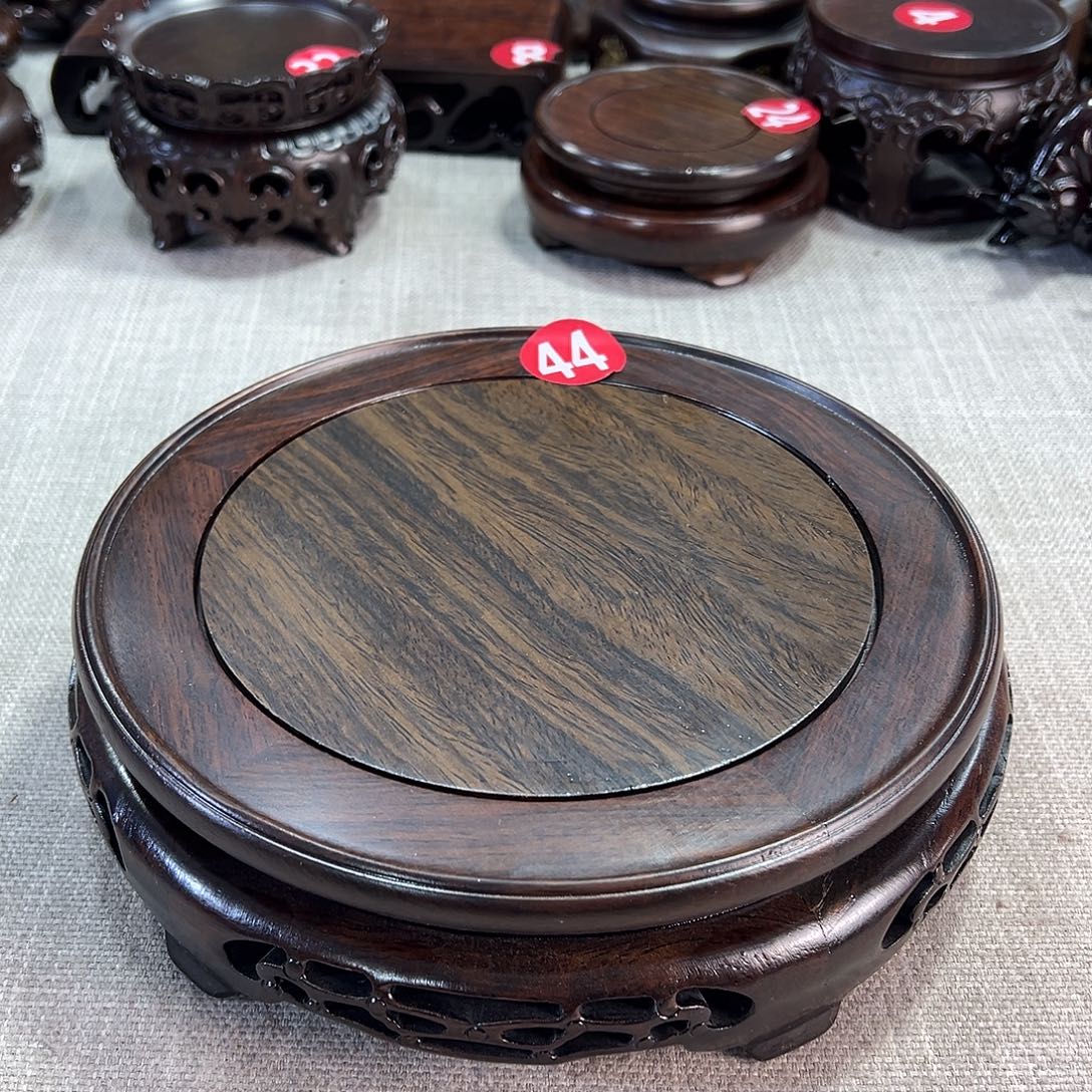 红木底座精雕工艺品