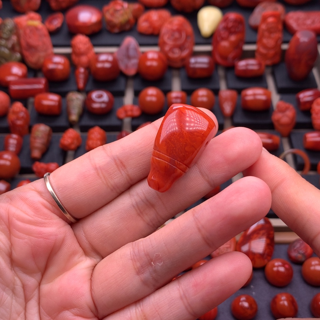 南红玛瑙未镶嵌川料原矿三通16.5mm