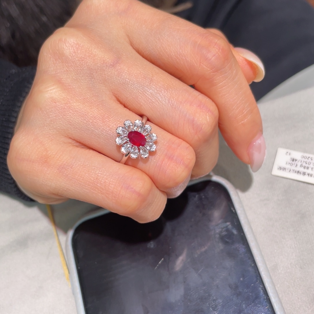 红宝石戒指18K金镶嵌