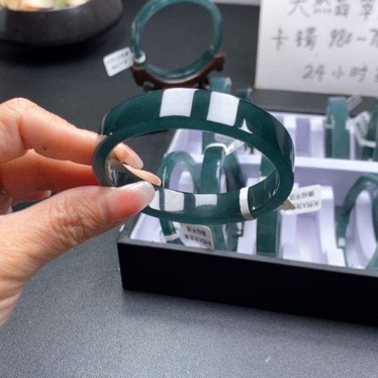 翡翠手镯未镶嵌简***！55尺寸