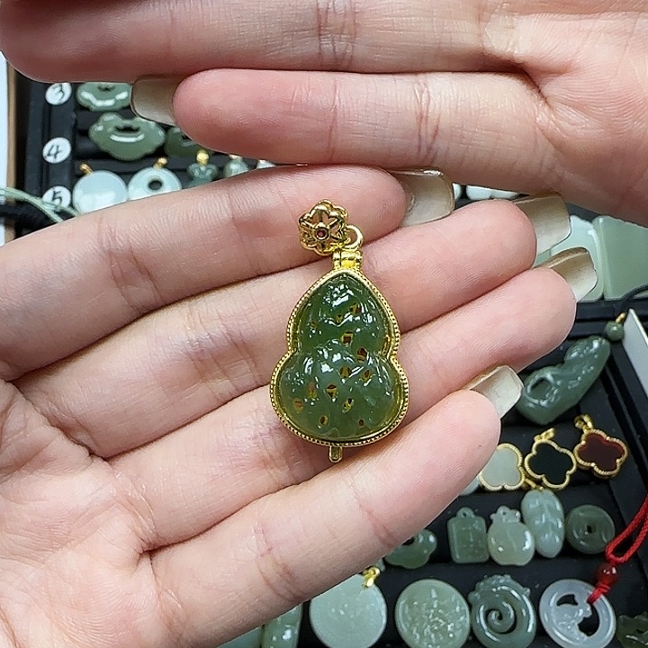 和田玉颈饰合金葫芦