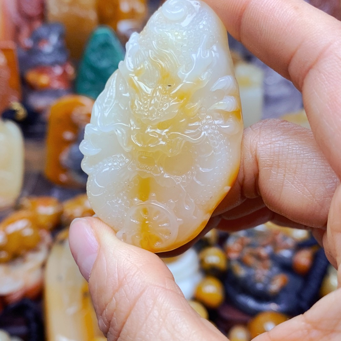 石英质玉未镶嵌颈饰