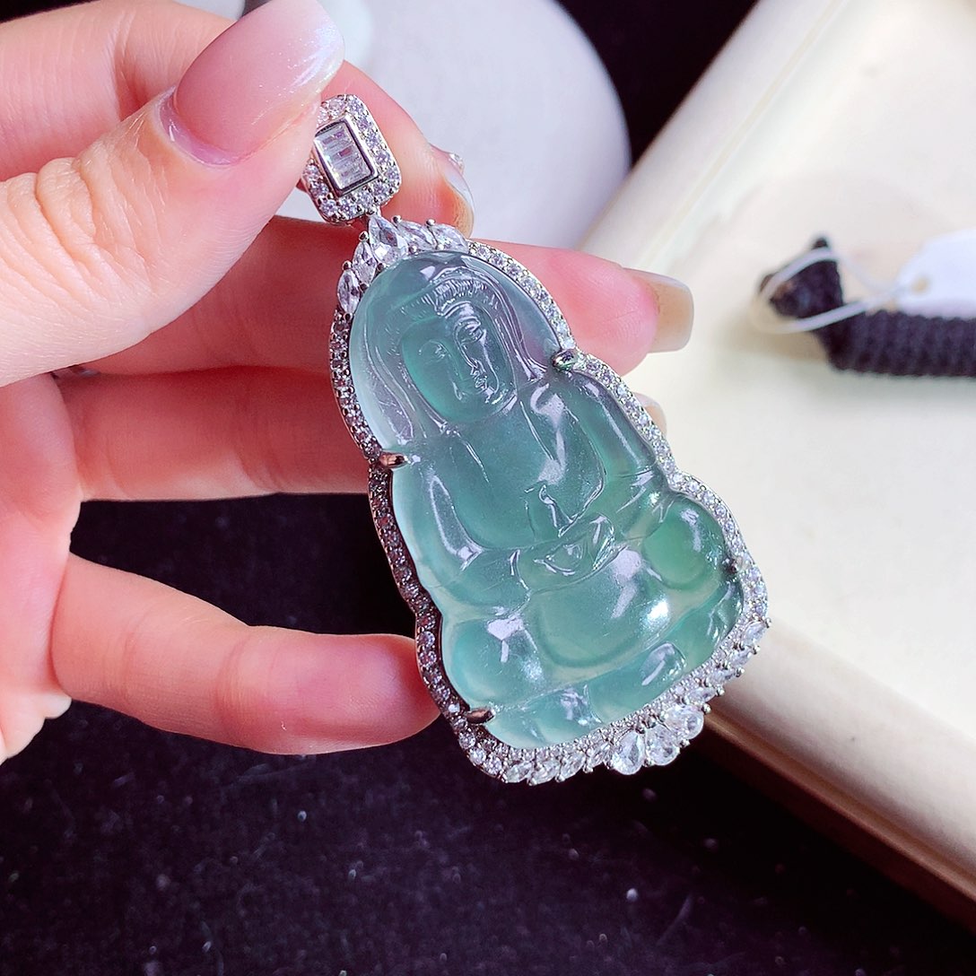 颈饰未镶嵌翡翠天然