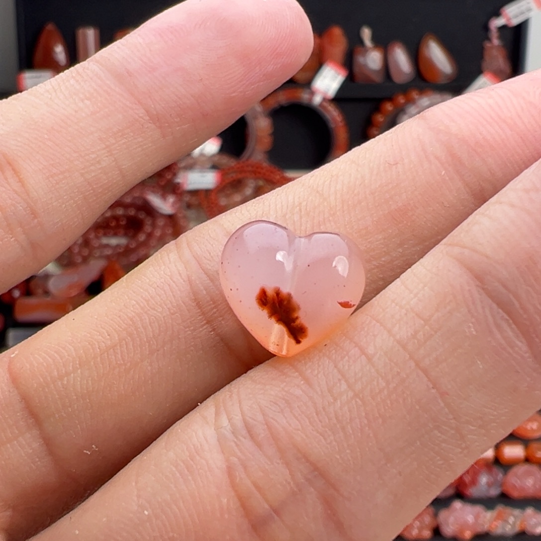 南红玛瑙未镶嵌颈饰屁桃爱心
