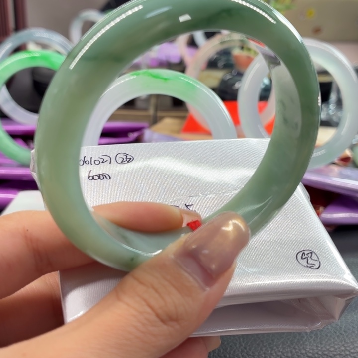 翡翠未镶嵌手镯53.5圈口）0623