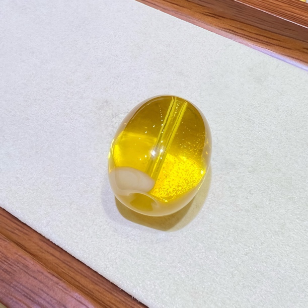 19.8mm天然原矿琥珀蜜蜡净水金沙桶珠，19.8*23.3mm，重5.76克。