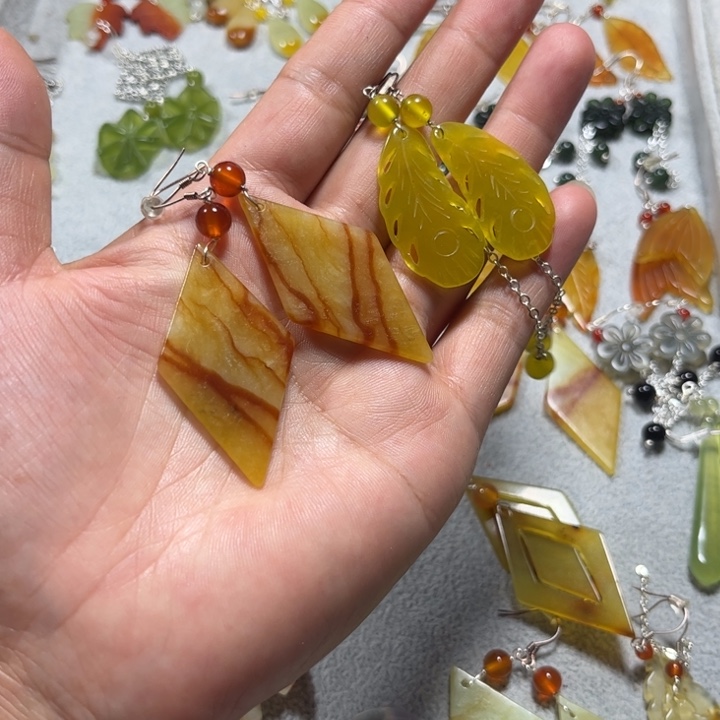 蛇纹石玉合金吊坠