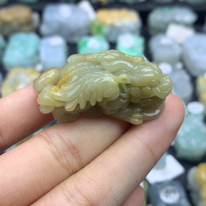 翡翠颈饰未镶嵌天然缅甸翡翠